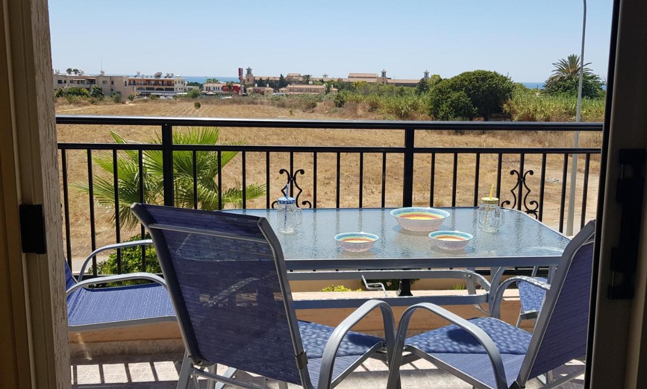 Sunny View - A Stunning Apartment With Private Rooftop Paphos Esterno foto