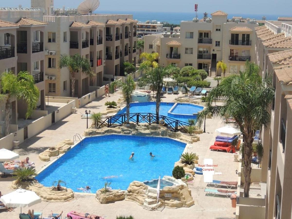 Sunny View - A Stunning Apartment With Private Rooftop Paphos Esterno foto