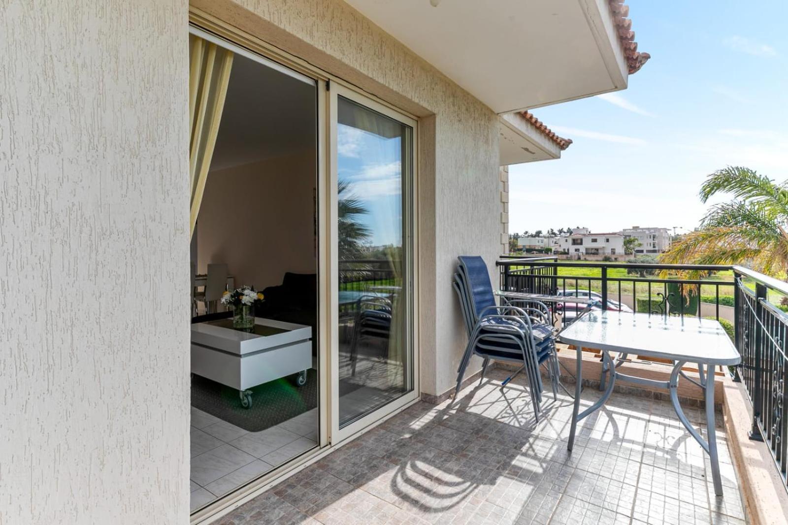 Sunny View - A Stunning Apartment With Private Rooftop Paphos Esterno foto