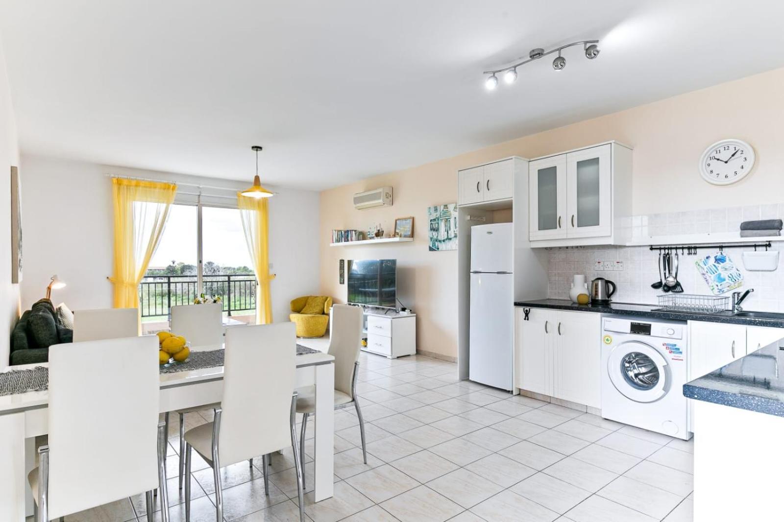 Sunny View - A Stunning Apartment With Private Rooftop Paphos Esterno foto