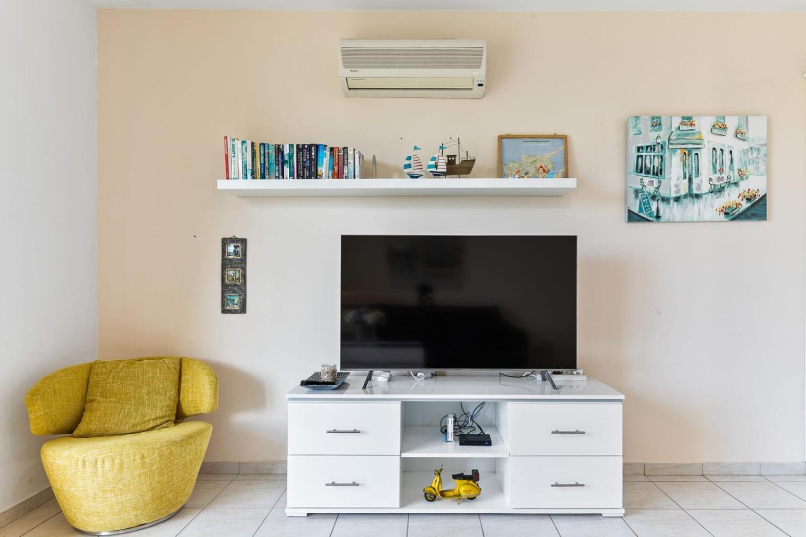 Sunny View - A Stunning Apartment With Private Rooftop Paphos Esterno foto