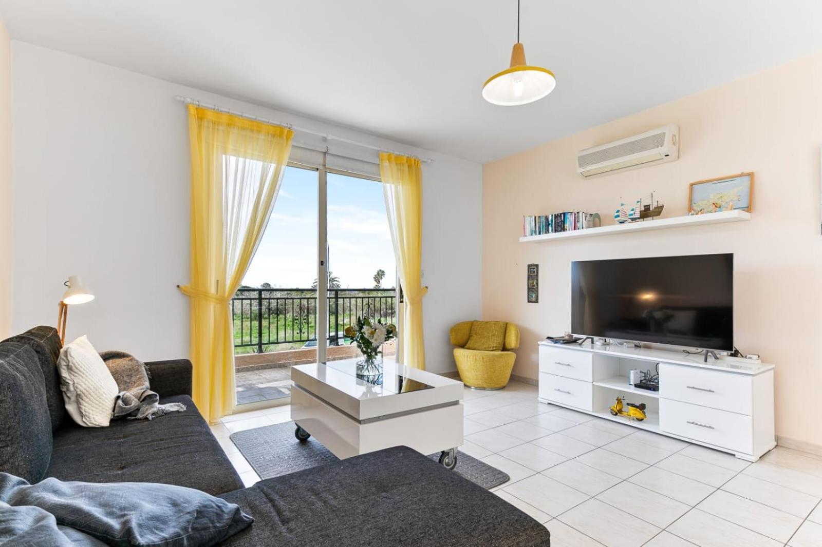 Sunny View - A Stunning Apartment With Private Rooftop Paphos Esterno foto