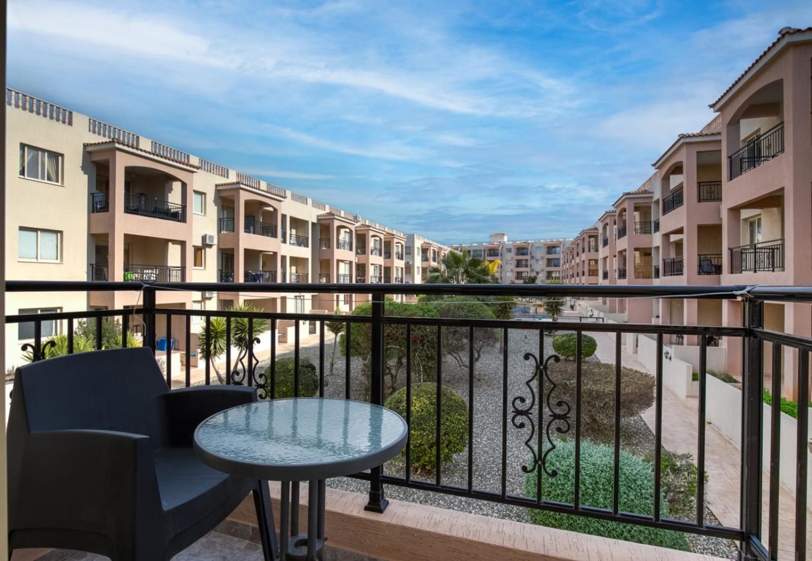 Sunny View - A Stunning Apartment With Private Rooftop Paphos Esterno foto