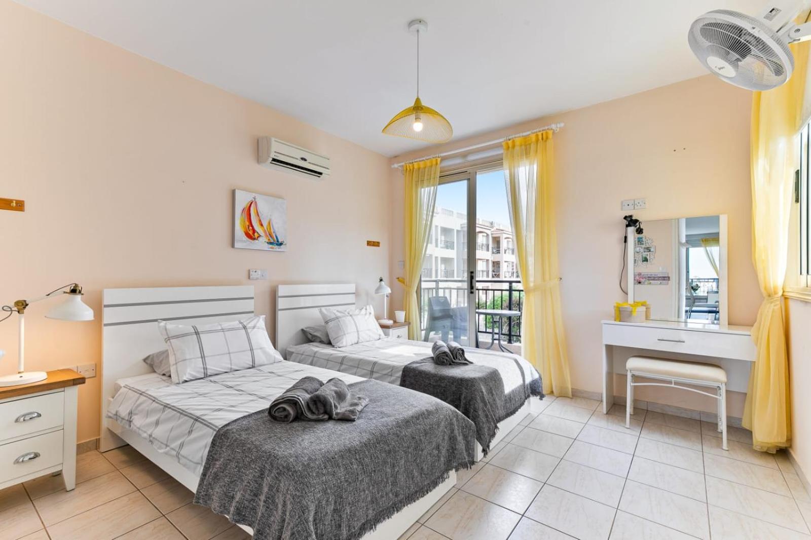 Sunny View - A Stunning Apartment With Private Rooftop Paphos Esterno foto