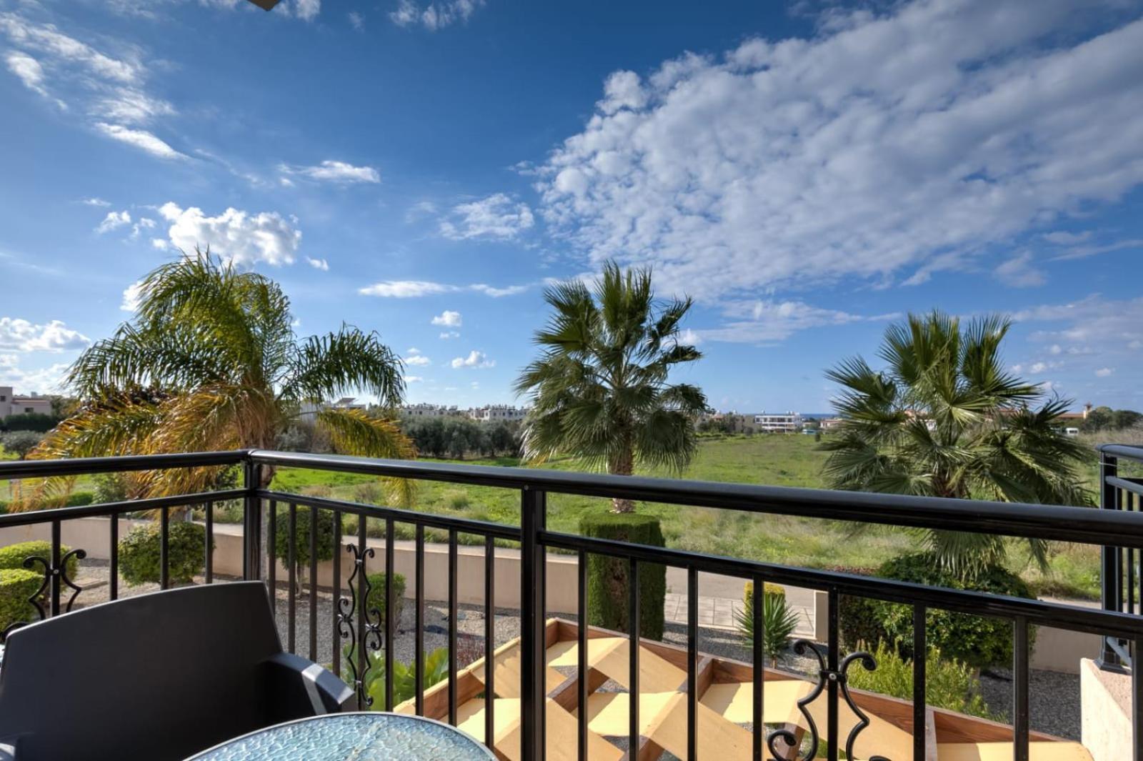 Sunny View - A Stunning Apartment With Private Rooftop Paphos Esterno foto