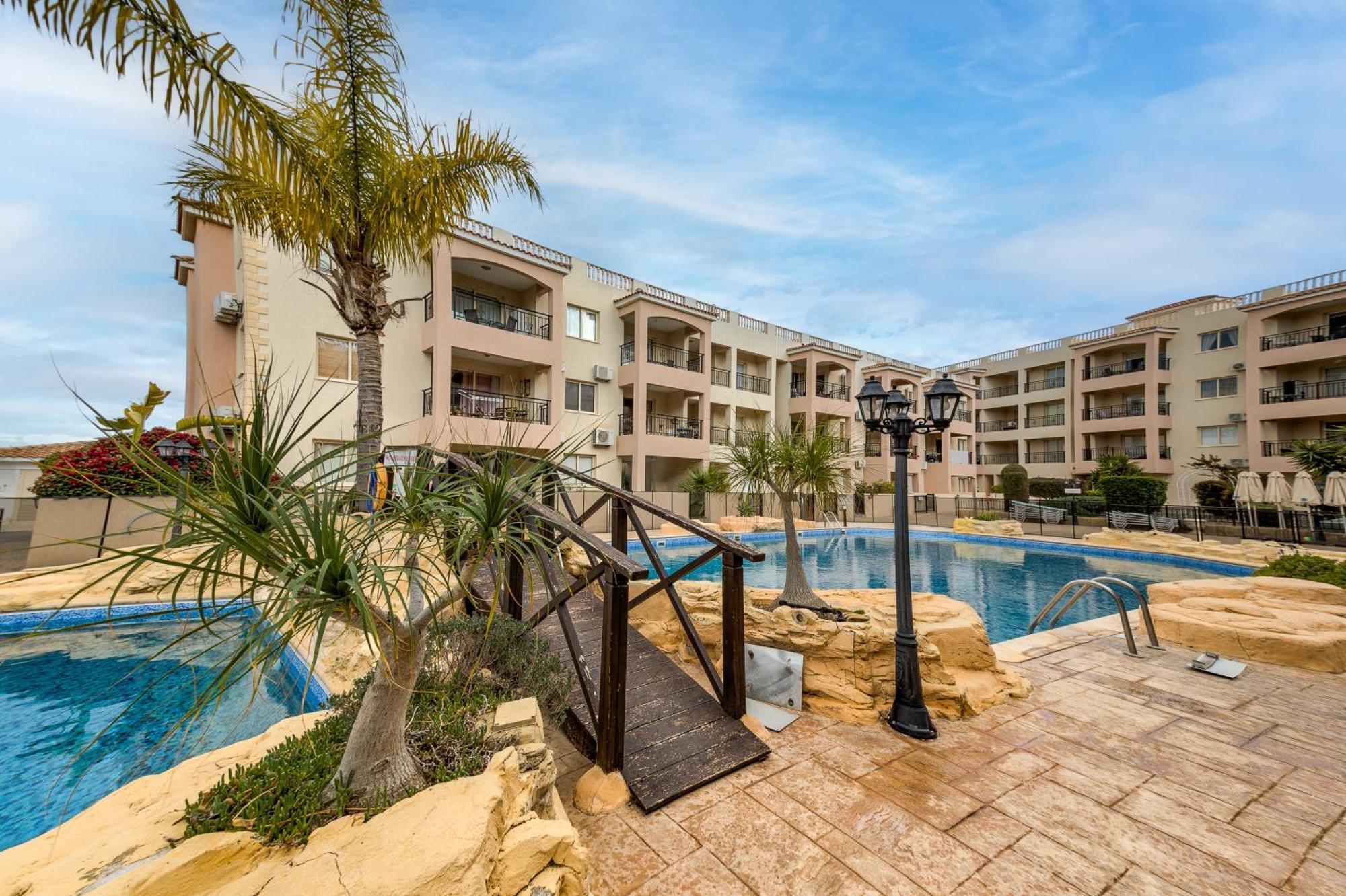 Sunny View - A Stunning Apartment With Private Rooftop Paphos Esterno foto