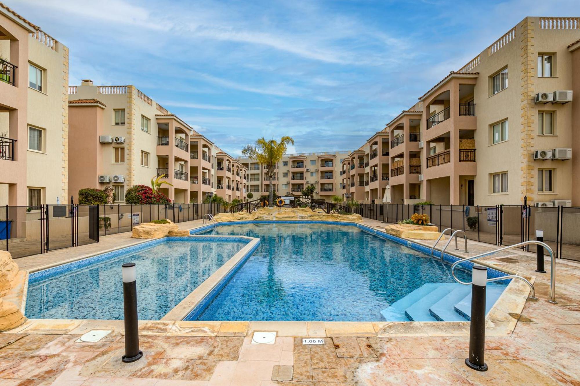 Sunny View - A Stunning Apartment With Private Rooftop Paphos Esterno foto